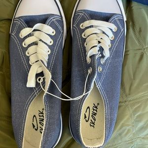 Ikonik Weathered Navy Low sided Sneakers